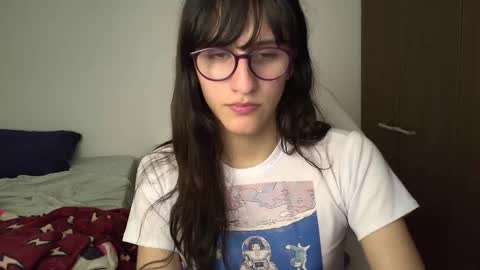 Snapshot of alicia_love29 chatting on December 18, 12:54 am Alice online show from December 18, 12:54 am