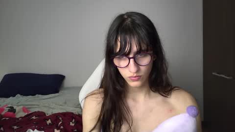 Snapshot of alicia_love29 chatting on December 18, 3:58 am Alice online show from December 18, 3:58 am