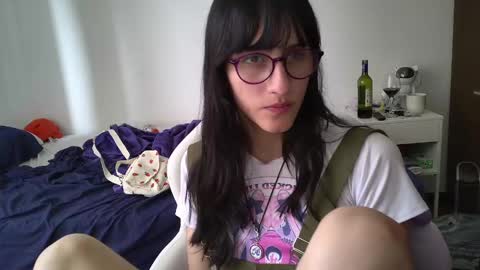 Snapshot of alicia_love29 chatting on February 8, 6:22 pm Alice online show from February 8, 6:22 pm