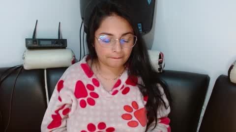 Snapshot of alicia_va chatting on December 11, 4:39 am Alice online show from December 11, 4:39 am