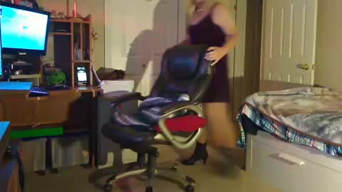 Snapshot of aliciadehart181 chatting on October 12, 1:37 am Alicia deHart  Help me reach 1000 Followers. Its FREE online show from October 12, 1:37 am