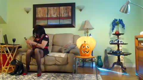 Snapshot of aliciadehart181 chatting on October 12, 7:57 pm Alicia deHart  Help me reach 1000 Followers. Its FREE online show from October 12, 7:57 pm