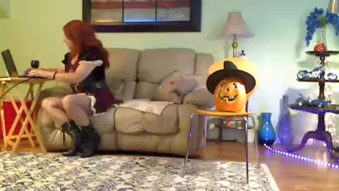 Snapshot of aliciadehart181 chatting on October 19, 7:47 pm Alicia deHart  Help me reach 1000 Followers. Its FREE online show from October 19, 7:47 pm