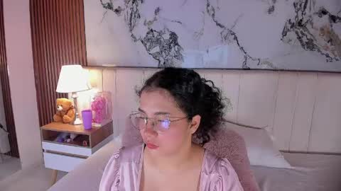 Snapshot of alicialevy chatting on May 1, 10:31 am LUNA online show from May 1, 10:31 am