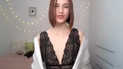 Snapshot of alicianoveli chatting on June 18, 4:33 pm alicianoveli online show from June 18, 4:33 pm