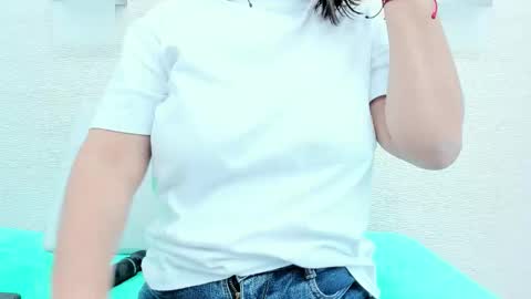 Snapshot of alicie_green chatting on February 21, 2:45 am im tutti online show from February 21, 2:45 am