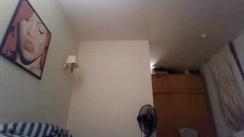 Snapshot of alien_alien chatting on August 9, 1:07 am alien_alien online show from August 9, 1:07 am