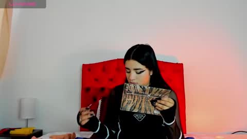 aliice_walker_ online show from December 17, 12:33 pm