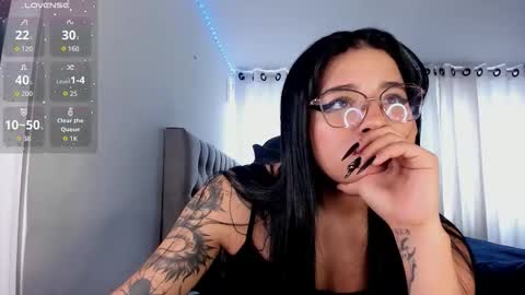 aliice_walker_ online show from November 13, 5:12 pm