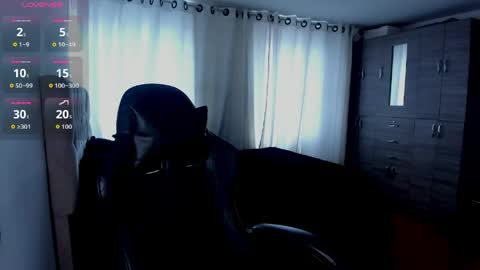 aliice_walker_ online show from March 30, 3:02 pm
