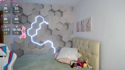 aliicemeow online show from March 29, 9:42 am