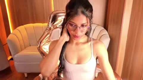 Snapshot of alina_b_ chatting on April 23, 8:00 pm alina_b_ online show from April 23, 8:00 pm