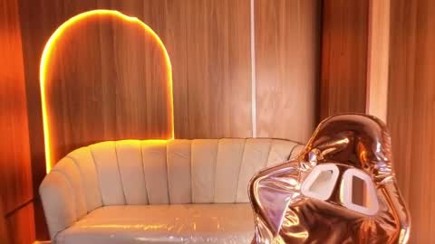 Snapshot of alina_b_ chatting on May 7, 8:25 pm alina_b_ online show from May 7, 8:25 pm