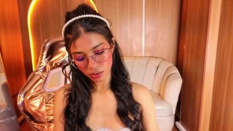 Snapshot of alina_b_ chatting on May 11, 8:17 pm alina_b_ online show from May 11, 8:17 pm