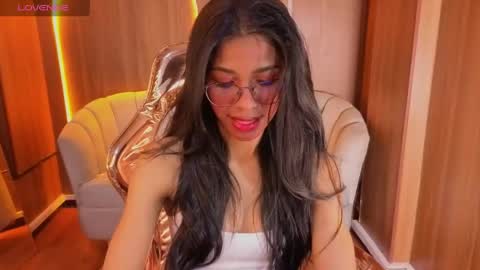 Snapshot of alina_b_ chatting on May 25, 8:04 pm alina_b_ online show from May 25, 8:04 pm