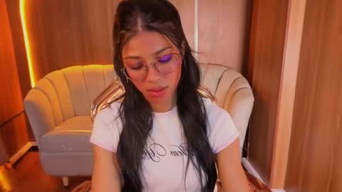 Snapshot of alina_b_ chatting on May 26, 8:05 pm alina_b_ online show from May 26, 8:05 pm