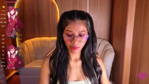 Snapshot of alina_b_ chatting on June 8, 7:58 pm alina_b_ online show from June 8, 7:58 pm