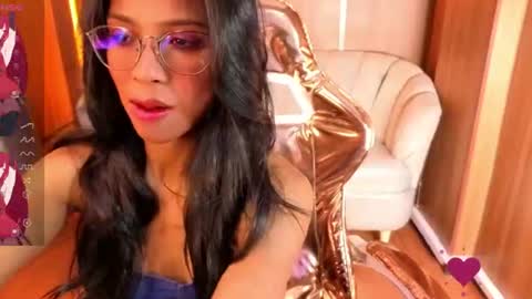 Snapshot of alina_b_ chatting on June 12, 12:59 pm alina_b_ online show from June 12, 12:59 pm