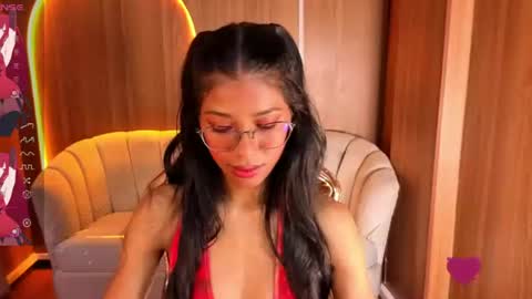 Snapshot of alina_b_ chatting on June 13, 1:31 pm alina_b_ online show from June 13, 1:31 pm