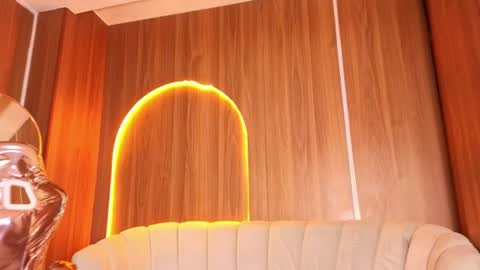 Snapshot of alina_b_ chatting on June 14, 1:36 am alina_b_ online show from June 14, 1:36 am