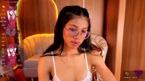Snapshot of alina_b_ chatting on July 6, 8:11 pm alina_b_ online show from July 6, 8:11 pm