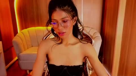 Snapshot of alina_b_ chatting on July 23, 7:56 pm alina_b_ online show from July 23, 7:56 pm