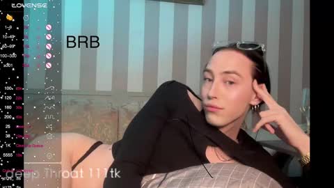 Snapshot of alina_flow chatting on January 2, 1:06 am Alexa online show from January 2, 1:06 am