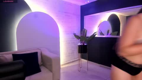 alinakravitz_ online show from February 15, 12:03 pm