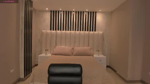 alinakravitz_ online show from March 15, 5:52 pm