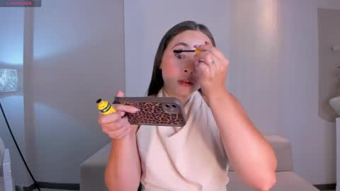 alinakravitz_ online show from April 12, 3:39 pm