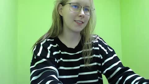 Snapshot of alinasei chatting on June 1, 5:53 am alinasei online show from June 1, 5:53 am