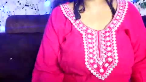 Alinna400 online show from May 23, 5:06 pm