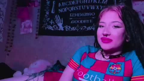 alisha_sky_ online show from June 1, 10:28 am