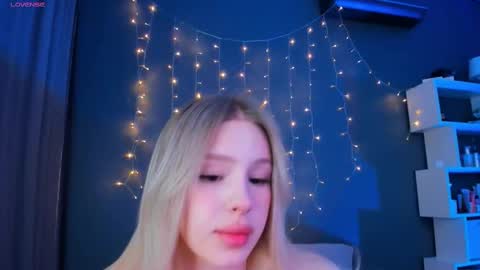 Snapshot of alishaaneta chatting on March 2, 9:54 pm Alisha online show from March 2, 9:54 pm