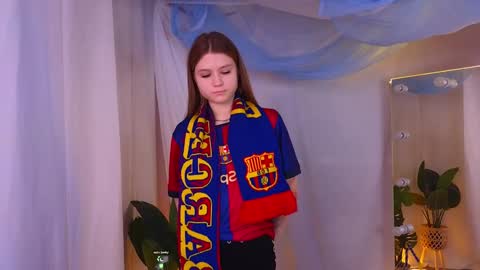 Snapshot of alisia_spinnet chatting on December 15, 7:24 am Alisia online show from December 15, 7:24 am