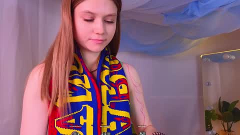 Snapshot of alisia_spinnet chatting on December 15, 10:28 am Alisia online show from December 15, 10:28 am