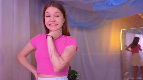 Snapshot of alisia_spinnet chatting on December 16, 7:15 am Alisia online show from December 16, 7:15 am