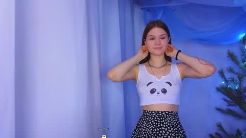 Snapshot of alisia_spinnet chatting on January 5, 7:17 am Alisia online show from January 5, 7:17 am