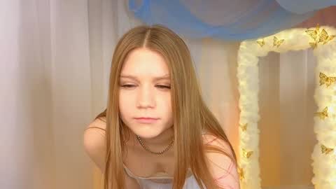 Snapshot of alisia_spinnet chatting on January 21, 7:04 am Alisia online show from January 21, 7:04 am