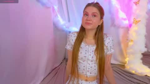 Snapshot of alisia_spinnet chatting on September 9, 10:15 am Alisia online show from September 9, 10:15 am