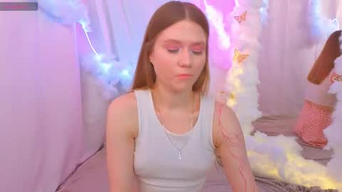 Snapshot of alisia_spinnet chatting on October 5, 8:45 am Alisia online show from October 5, 8:45 am