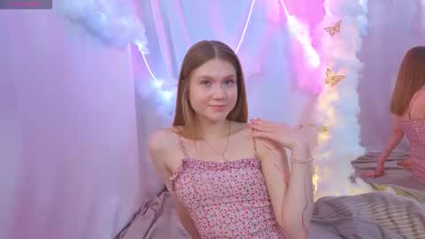 Snapshot of alisia_spinnet chatting on October 10, 9:30 am Alisia online show from October 10, 9:30 am