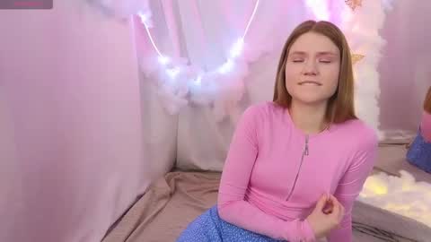 Snapshot of alisia_spinnet chatting on October 12, 9:30 am Alisia online show from October 12, 9:30 am