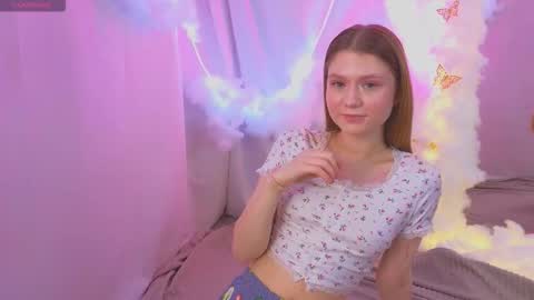 Snapshot of alisia_spinnet chatting on October 13, 11:21 am Alisia online show from October 13, 11:21 am