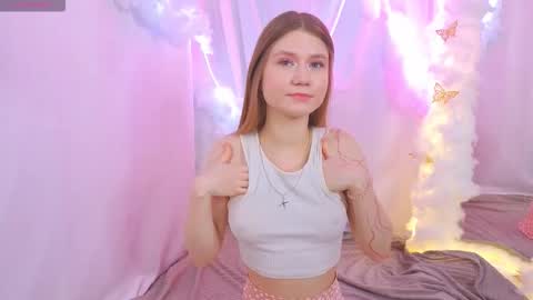 Snapshot of alisia_spinnet chatting on October 19, 3:56 pm Alisia online show from October 19, 3:56 pm