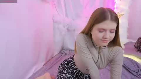 Snapshot of alisia_spinnet chatting on October 20, 3:45 pm Alisia online show from October 20, 3:45 pm