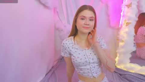 Snapshot of alisia_spinnet chatting on October 24, 3:30 pm Alisia online show from October 24, 3:30 pm