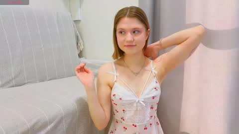 Snapshot of alisia_spinnet chatting on May 13, 2:03 pm Alisia online show from May 13, 2:03 pm