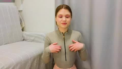 Snapshot of alisia_spinnet chatting on May 14, 3:19 pm Alisia online show from May 14, 3:19 pm