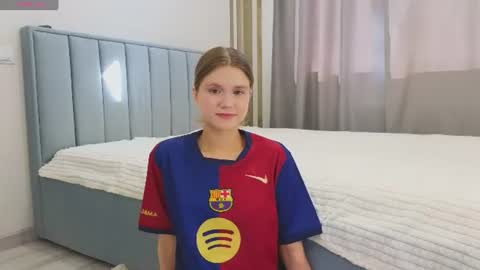 Snapshot of alisia_spinnet chatting on July 31, 1:43 pm Alisia online show from July 31, 1:43 pm